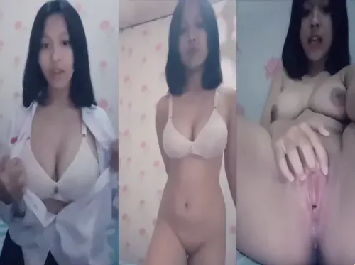 Cewek muda langsing pamer body montok Cewek muda langsing pamer body montok